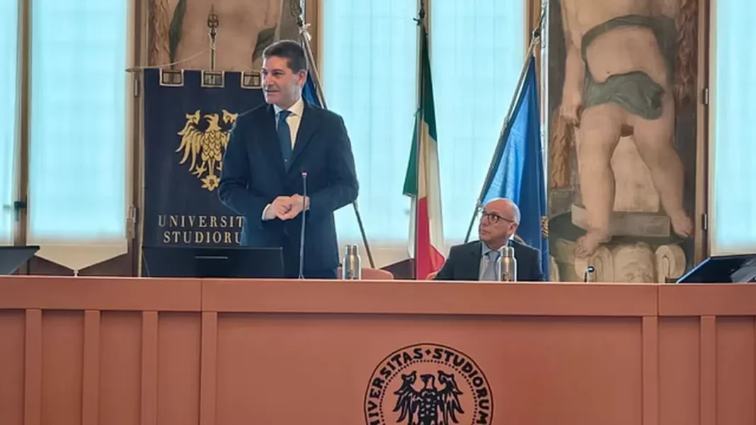 L'Ateneo di Udine è soltanto l'ultimo di una lunga serie di enti che hanno deciso di firmare un protocollo d'intesa con la Polizia di Stato, in questo caso con lo scopo di promuovere ricerca e formazione nella sicurezza digitale per prevenire e contrastare con sempre maggior efficacia la criminalità informatica.