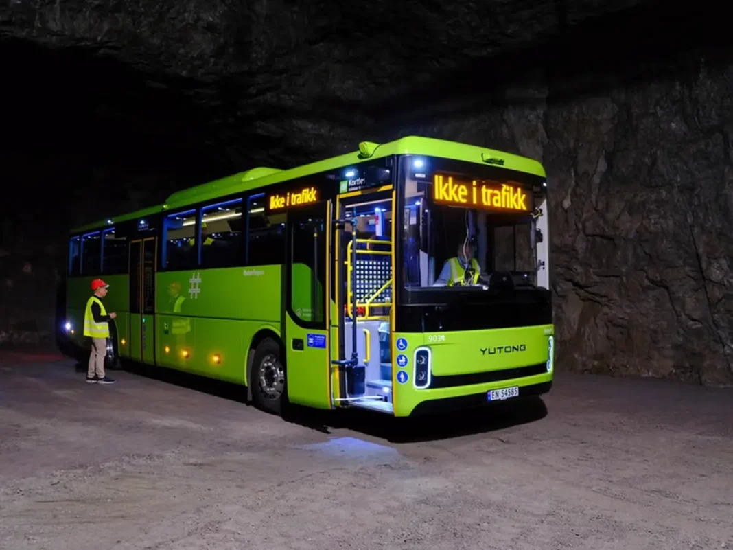 L'azienda di trasporto pubblico norvegese Ruter ha deciso di sottoporre due autobus elettrici ad un test di sicurezza, al fine di verificarne la reale indipendenza dalla casa madre e la possibilità che questi vengano comandati a distanza.