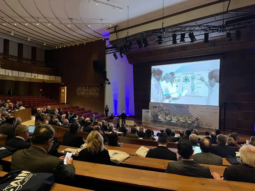 È in corso di svolgimento in queste ore, presso l’Auditorium Antonianum di viale Manzoni in Roma, la giornata “Nucleare in Italia – dal Dire al Fare“, organizzata da AIN, l’Associazione Italiana Nucleare, con lo scopo di favorire un dialogo tra gli stakeholders e passare dalla discussione all’azione.