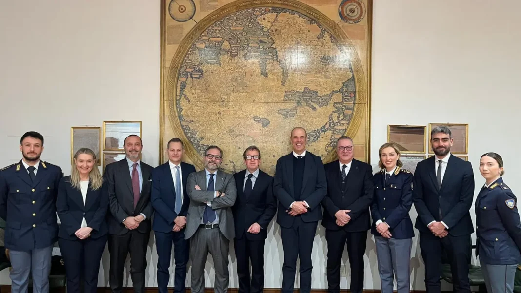 Nella continua lotta ai crimini informatici che interessano la nostra Penisola, Fiera Milano ha deciso di rinnovare la convenzione che la legava al Dipartimento della pubblica sicurezza per garantire efficienti sistemi di cybersicurezza al proprio polo.