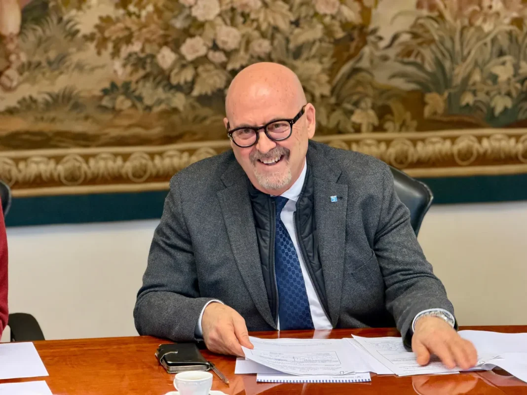 La Giunta della regione autonoma Friuli Venezia Giulia ha dato l'approvazione preliminare per il piano strategico triennale 2026-28 per lo sviluppo dell'Ict, dell'e-government e delle infrastrutture telematiche.