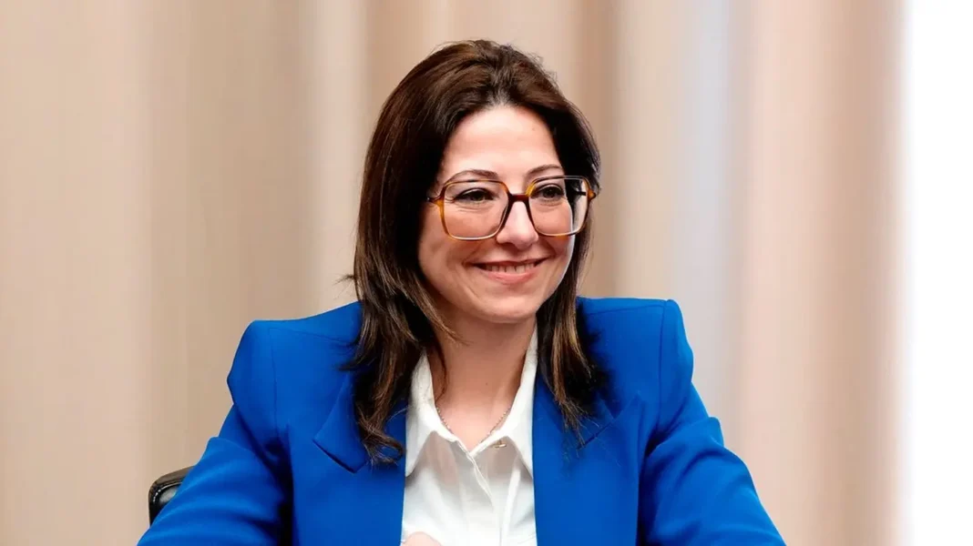 La Giunta della regione Sardegna ha deciso di stanziare 3 milioni di Euro per il prossimo triennio (2026-28) per il finanziamento di diversi interventi dedicati alla sicurezza informatica, accogliendo la proposta dell’assessora degli Affari Generali, Personale e Riforma della Regione, Mariaelena Motzo.