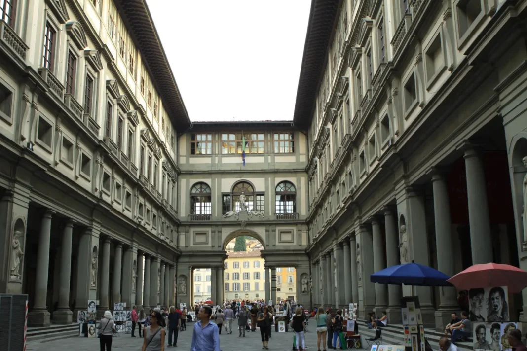 Circa due mesi fa, tra la fine di gennaio e l'inizio di febbraio, la Galleria degli Uffizi ha subìto un attacco hacker, inizialmente minimizzato, ma che aveva portato alla chiusura di alcune aree di palazzo Pitti per 